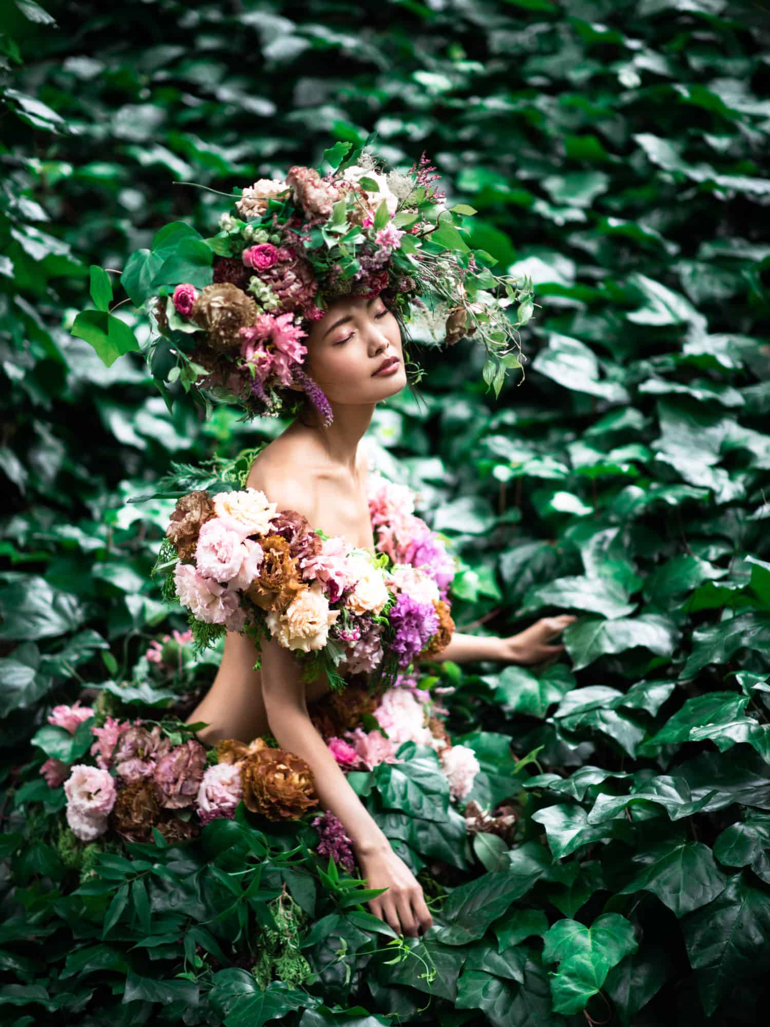 Model: Mari Hirao Muah: Hitomi Haga. Photographer: Elena Tyutina. Flower design by Julia Rose.
